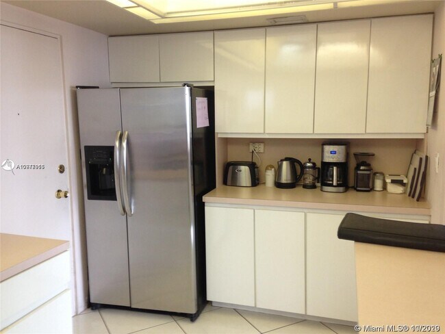 Building Photo - 3111 N Ocean Dr