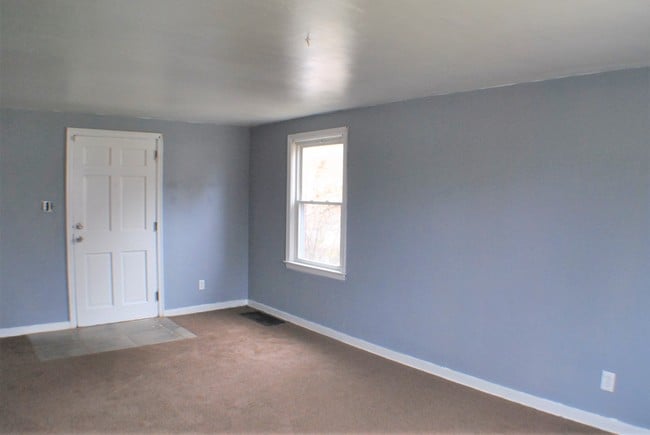 Building Photo - 708 Lynda Ln