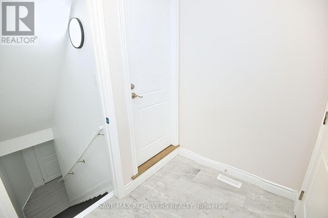 Building Photo - 107 Byers St