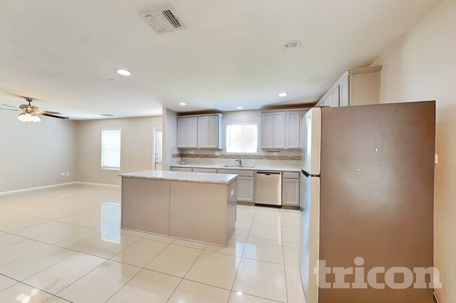 Building Photo - 10718 Castello Cyn