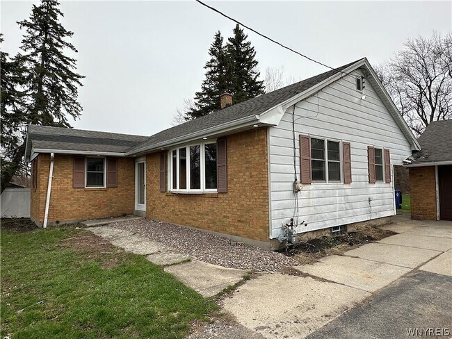 Foto del edificio - 2791 N Forest Rd