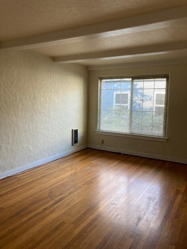 Building Photo - Lansdowne Manor - 1 bedroom