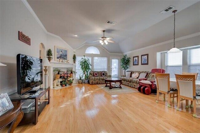 Building Photo - 12908 Conifer Ln