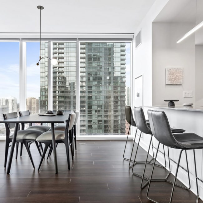 Foto del edificio - 281 W Wolf Point Plaza