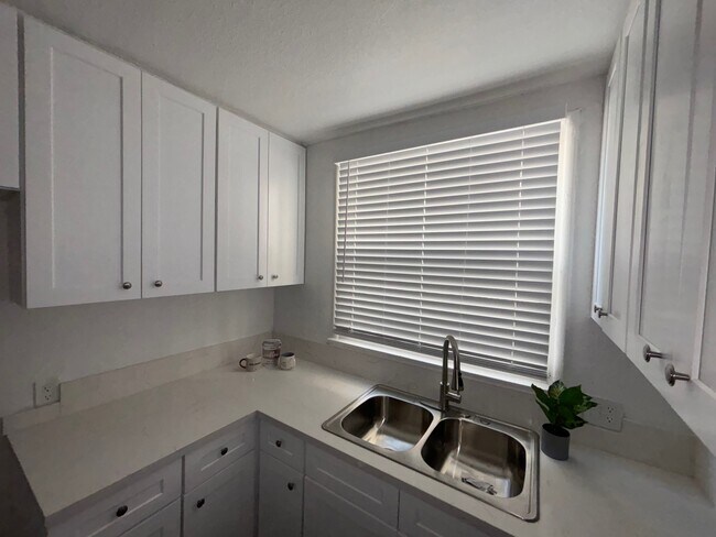 Foto del edificio - 6717 Leland Way