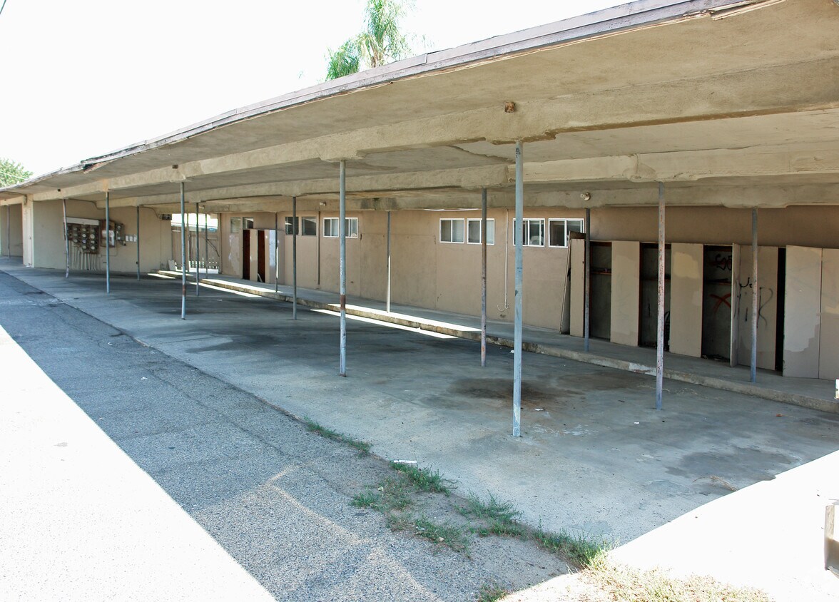 Building Photo - 2833 N West Ave