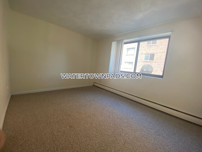 Building Photo - 16 Whites Ave