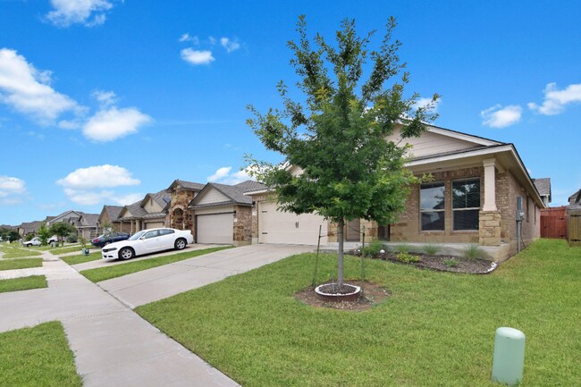 Foto del edificio - 3412 Aubree Katherine Dr