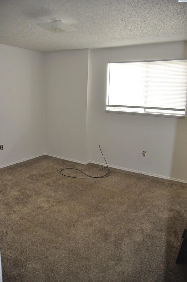 bedroom 2 - 530 SW Summer St