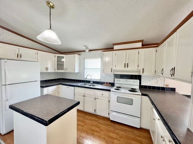 Foto del edificio - APPLICATION RECEIVED - **MOVE IN SPECIAL**...