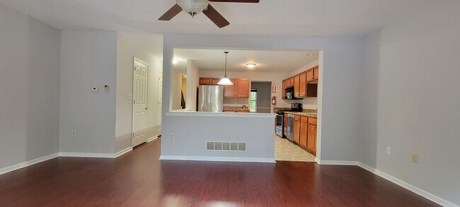 Foto del edificio - Updated 3-Bedroom Townhome in Wilton's Cor...