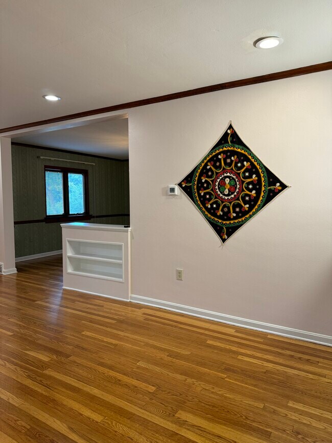 Building Photo - 762 Robinwood Dr