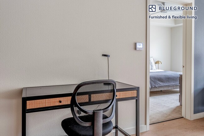 Foto del edificio - 240 W MacArthur Blvd