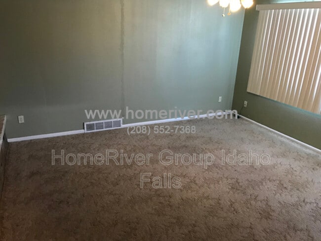Building Photo - 930 Koster Ave