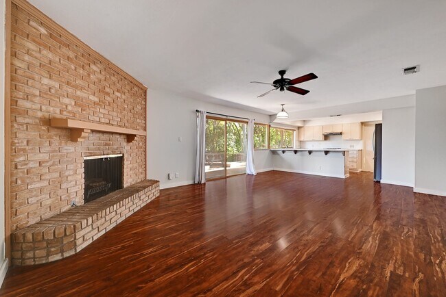 Foto del edificio - 2300 Vanderbilt Cir