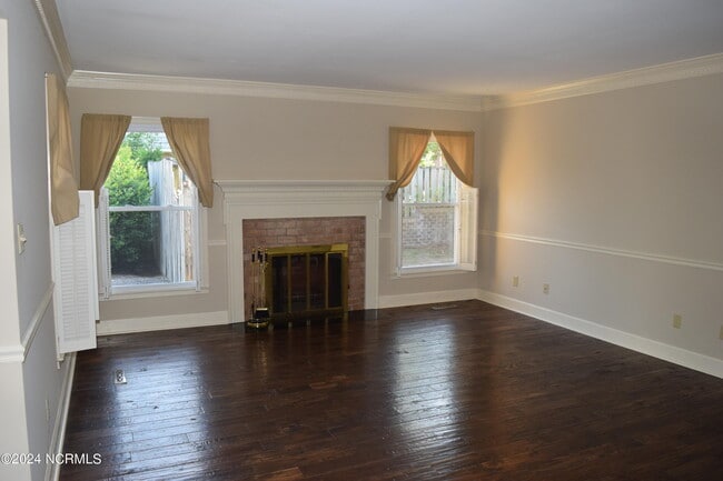 Building Photo - 120 Racquet Ln