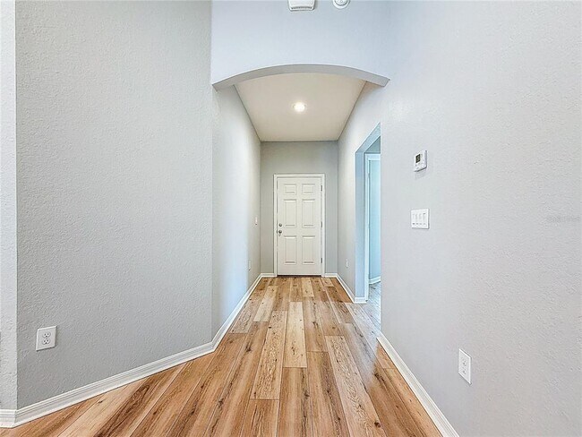 Foto del edificio - 6945 Gideon Cir