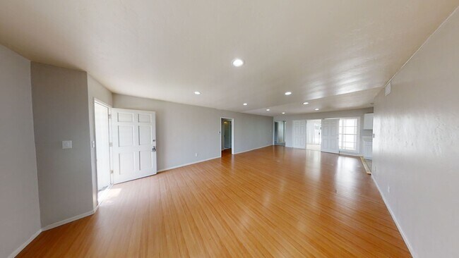 Foto del edificio - 4BD/2BA, Upgraded Kitchen! Sunroom!