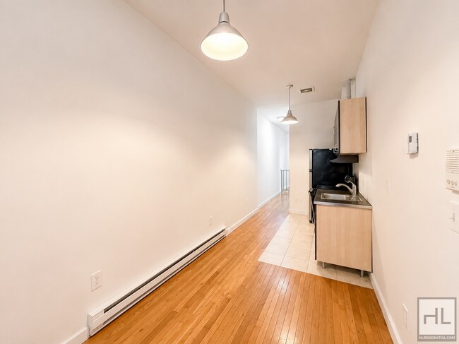Foto del edificio - GREENE AVENUE / 2-Bed / Duplex / Backyard