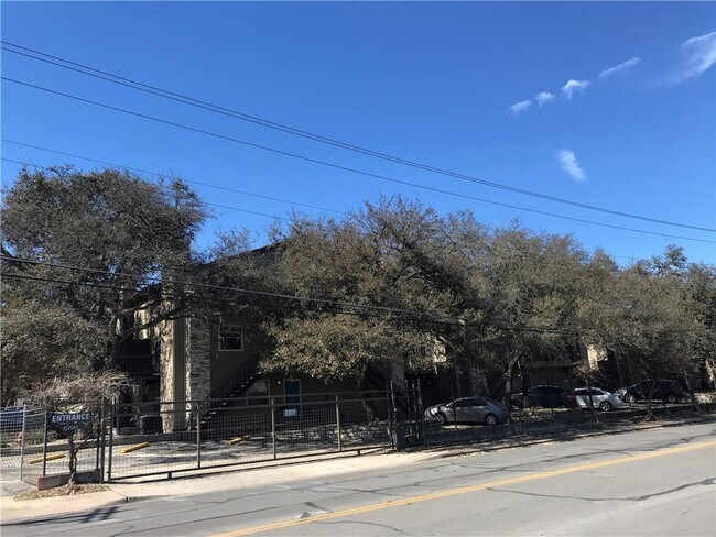 Foto del edificio - 6700 Cooper Ln