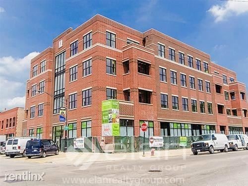 Building Photo - 4525 N Ravenswood Ave