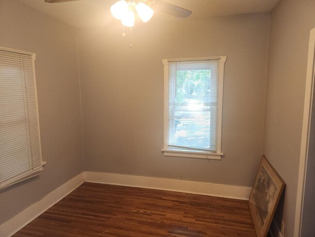 Building Photo - Northside 2 bedroom, 1 bathroom for rent