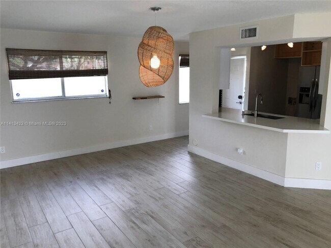 Foto del edificio - 3477 NW 44th St