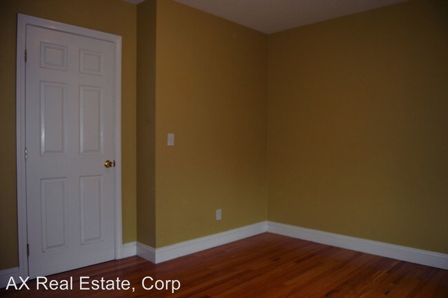 Building Photo - 127 Sagamore Rd