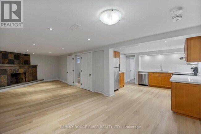 Photo du bâtiment - 902 Donovan Crescent