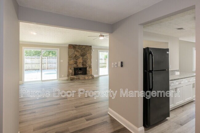 Building Photo - 640 Singing Hills Ct