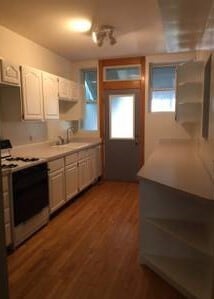 Kitchen - 1130 W Morse Ave