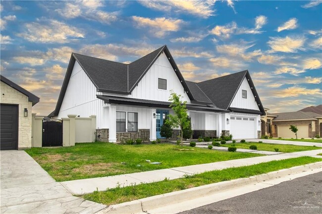 Building Photo - 13819 N 33rd Ln