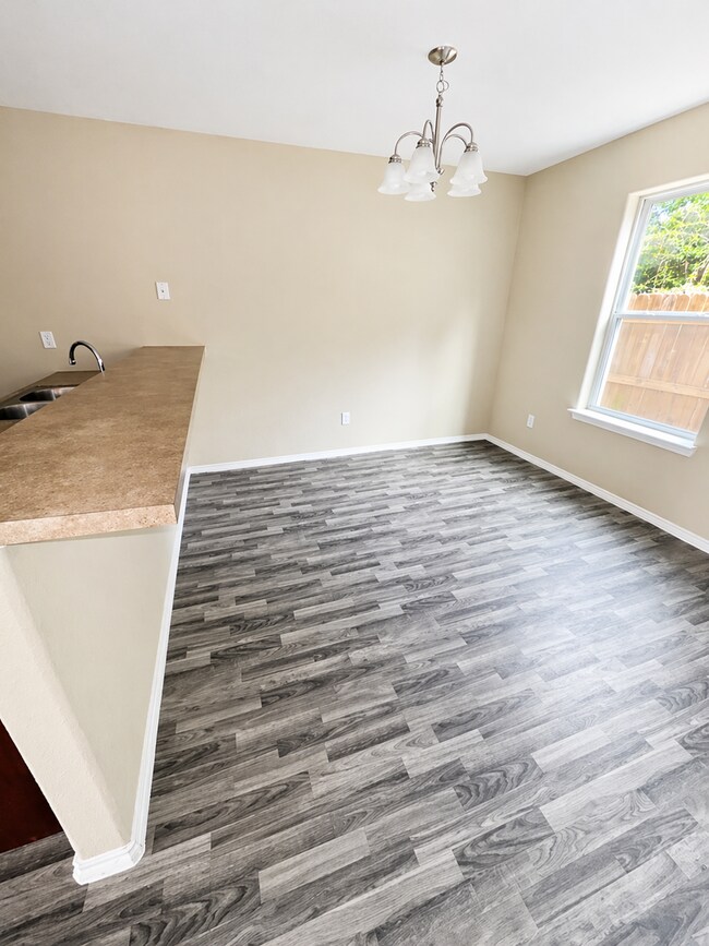 Foto del edificio - 3 BED / 2.5 Bath AVAILABLE NOW, APPLY TODAY ON OUR WEBSITE!!