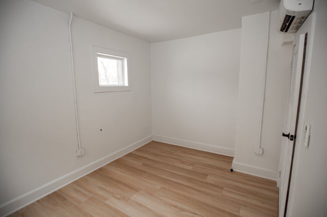 Foto del edificio - 1388 W 83rd St