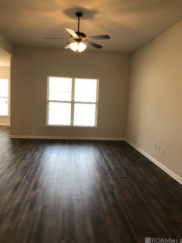 Foto del edificio - 26612 Parkwood Dr