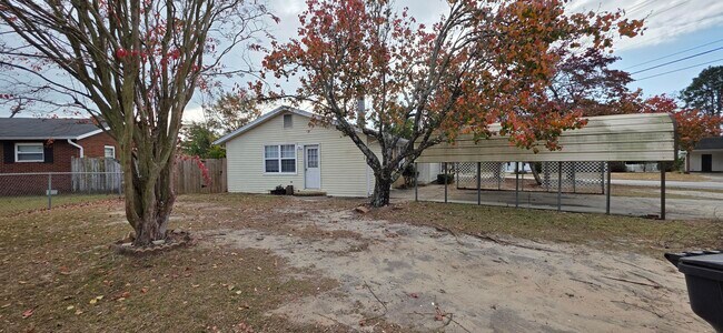 Foto del edificio - 3008 Claudia Dr