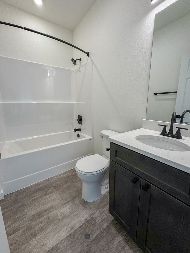 Foto del edificio - BRAND NEW Pet Friendly 2 bed/ 2 bath apartment!