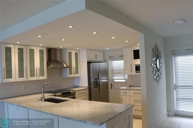 Foto del edificio - 2200 NE 33rd Ave