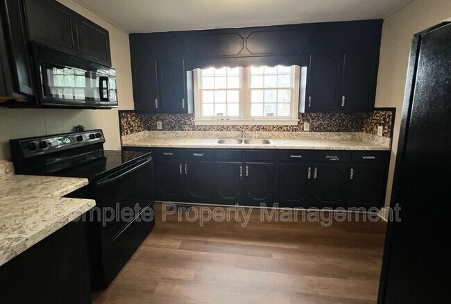 Building Photo - 1115 4th Ct W