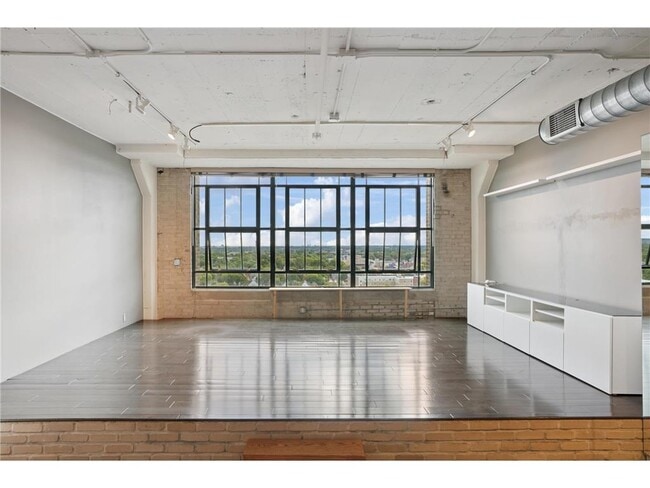 Building Photo - 2929 Chicago Ave