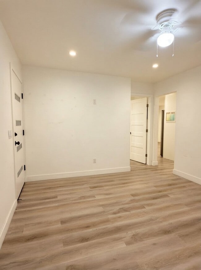 Building Photo - 6512 Osler St