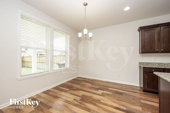 Building Photo - 2525 Miranda Dr