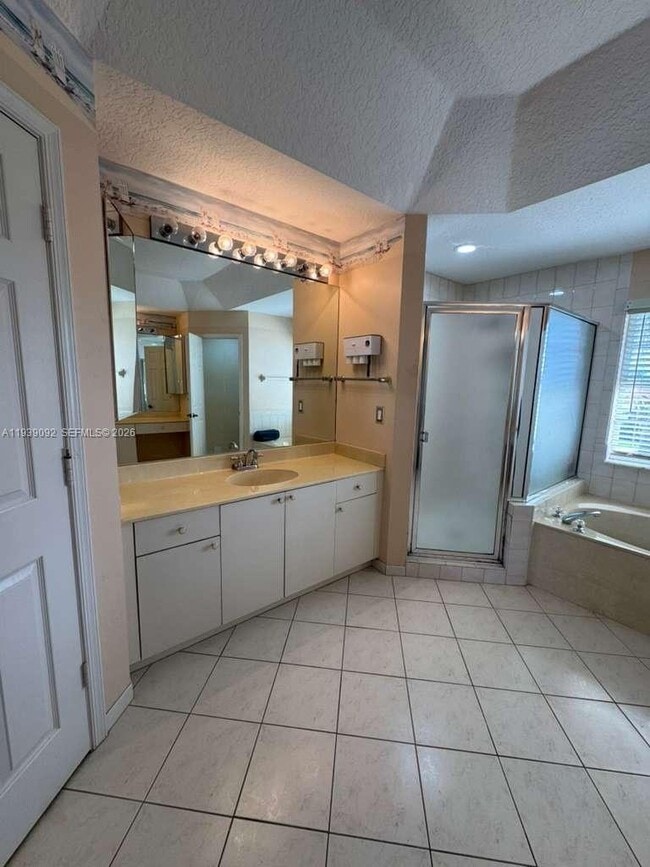 Foto del edificio - 7109 Walden Pond Ct