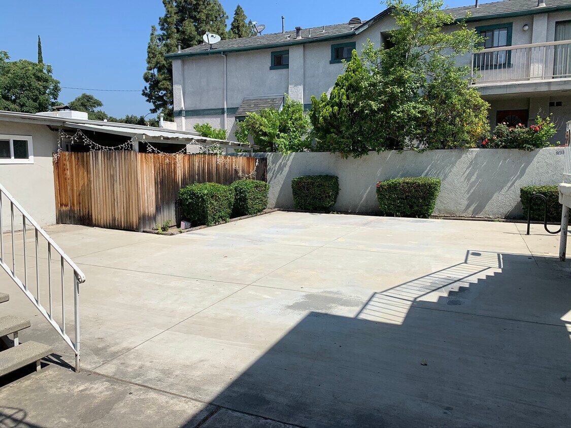 Primary Photo - 424 S Santa Anita Ave