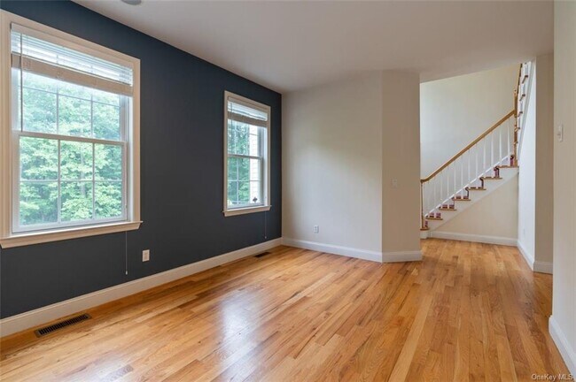 Building Photo - 279 Buttonwood Ave