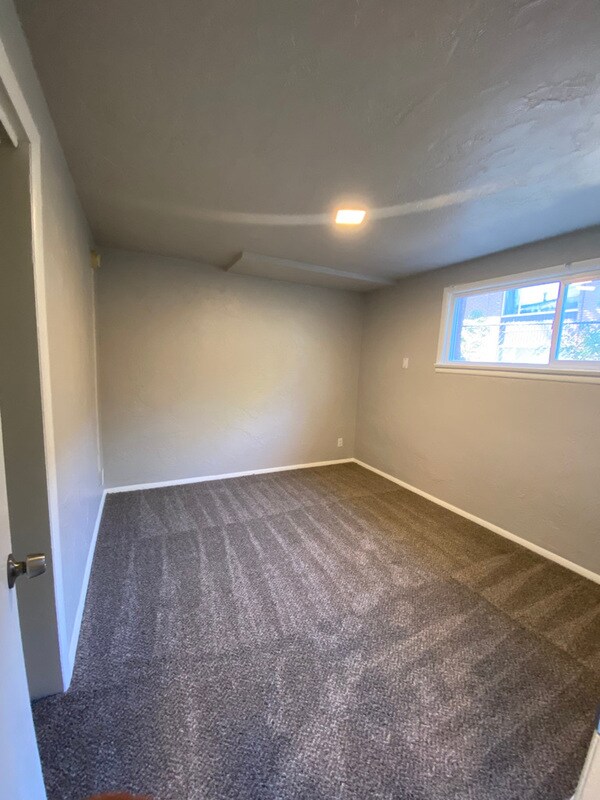Building Photo - 1518 S 1000 E