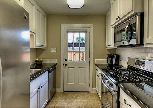 Building Photo - 8882 Kempwood Dr