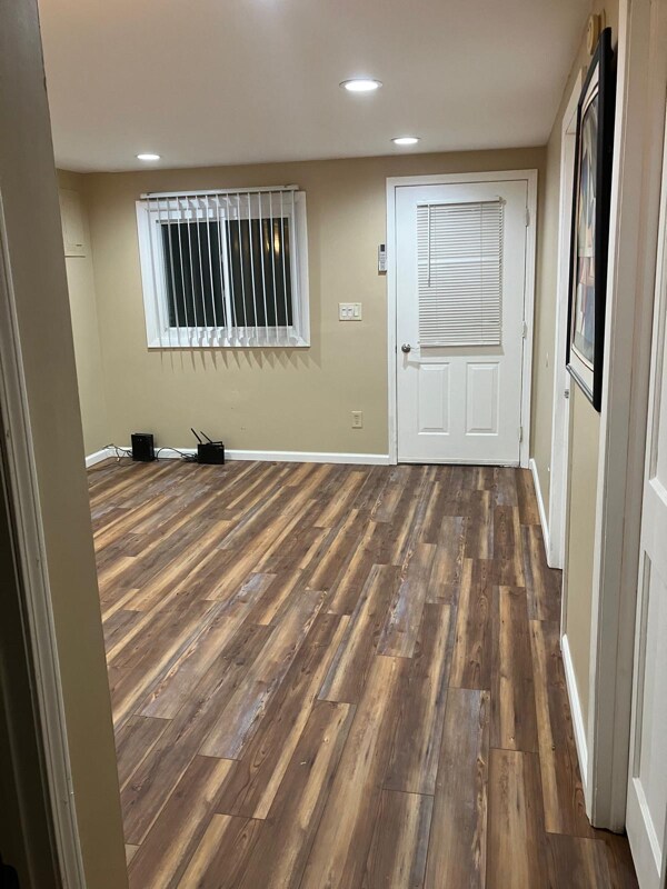 Foto del edificio - 361 May Ave