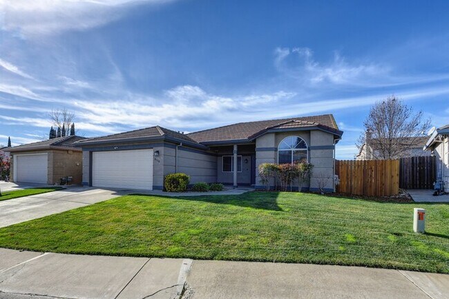 Building Photo - Beautiful 3 bedroom, 2 bath Home in Laguna...