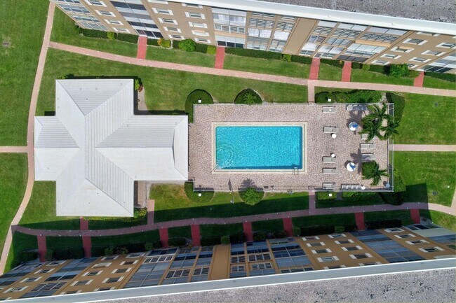 Foto del edificio - 308 Golfview Rd